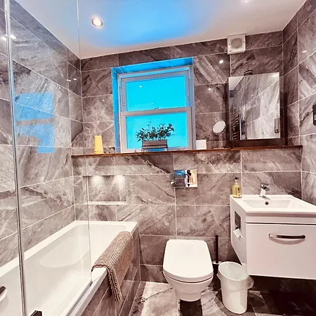 Stunning Spacious B.Apt. Slps.4 Londra Esterno foto