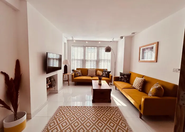 Stunning Spacious B.Apt. Slps.4
