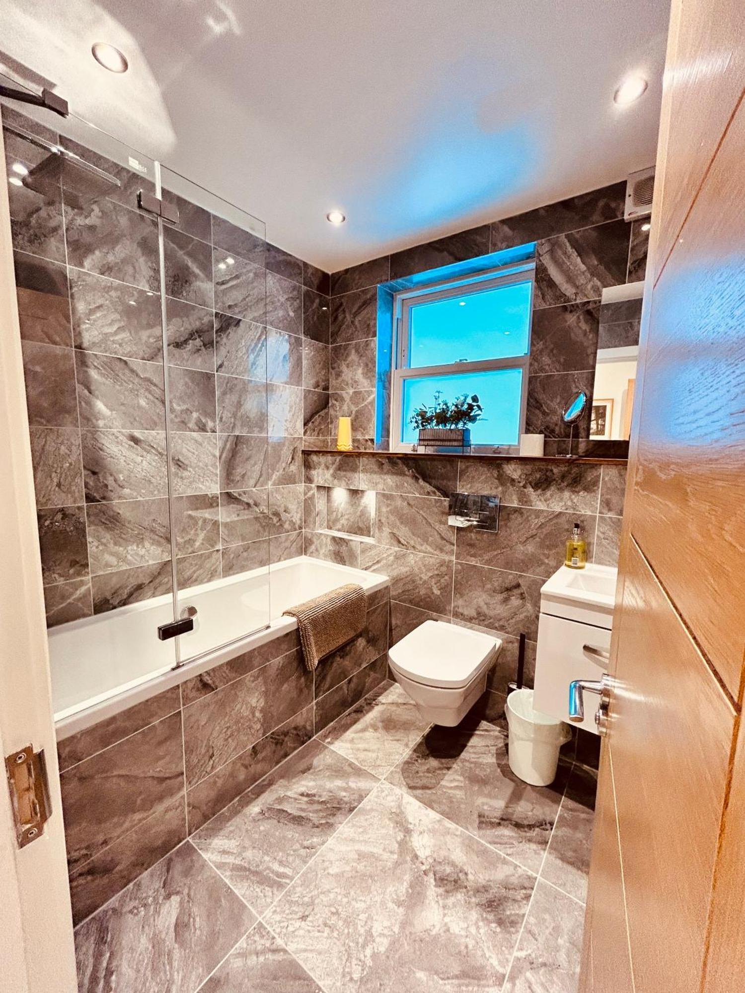 Stunning Spacious B.apt. Slps.4 * Londra