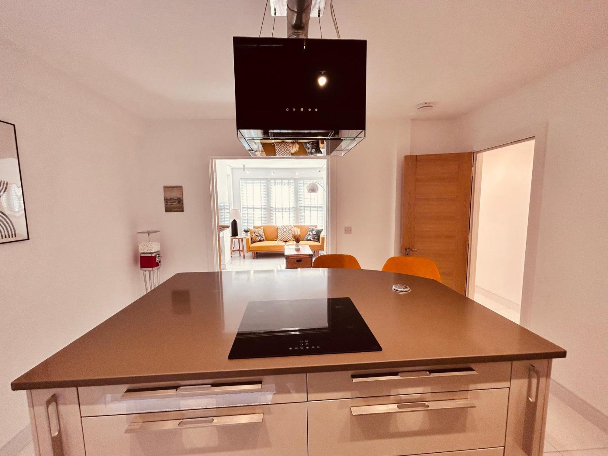 Stunning Spacious B.apt. Slps.4 Londra